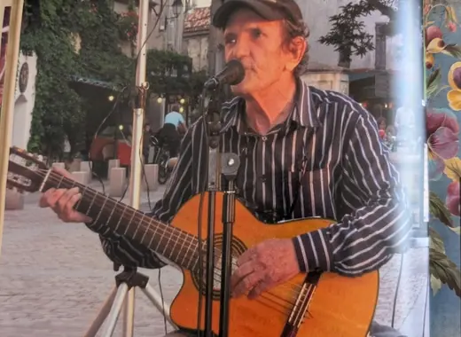 Chanson à la guitare, en plein air