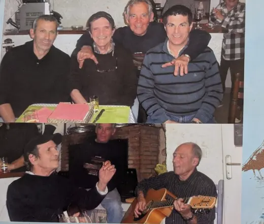 Entre amis, à table et à la guitare
