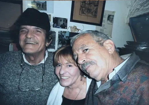 Trois amis serrés pour la photo : Hubert Tempête à gauche