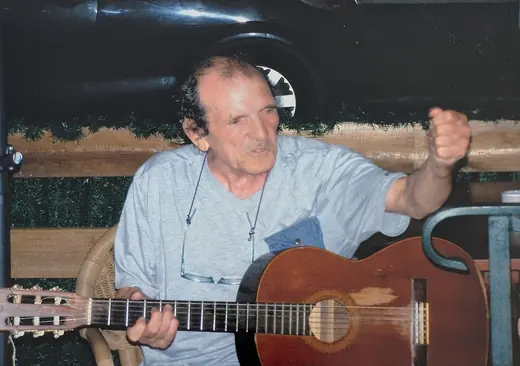 À la guitare