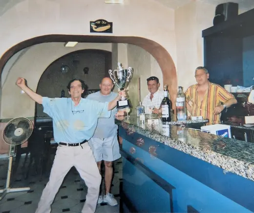 Hubert Tempête avec la Coupe de France remportée par le Sporting de Bastia en 1981