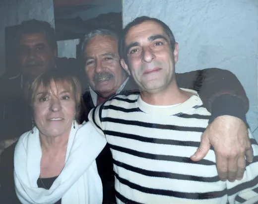 Des amis serrés pour la photo