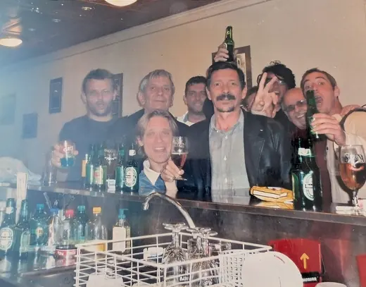 Une bande au comptoir