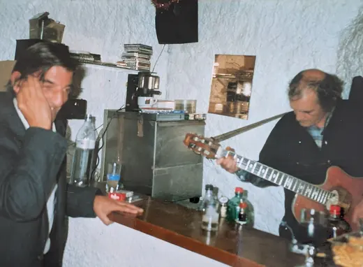 Guitare au comptoir