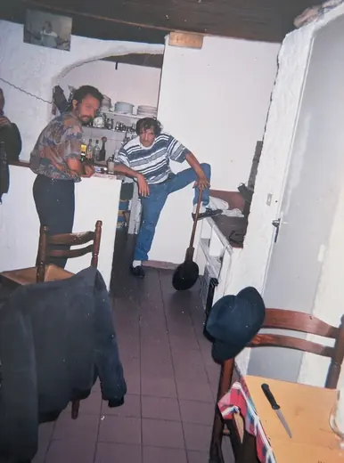 Dans la cuisine de sa pizzeria