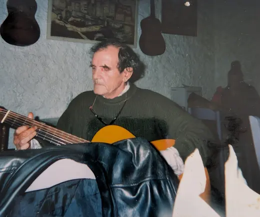 À la guitare