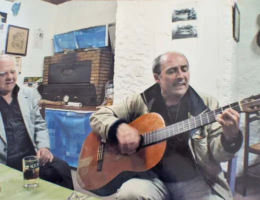 À la guitare